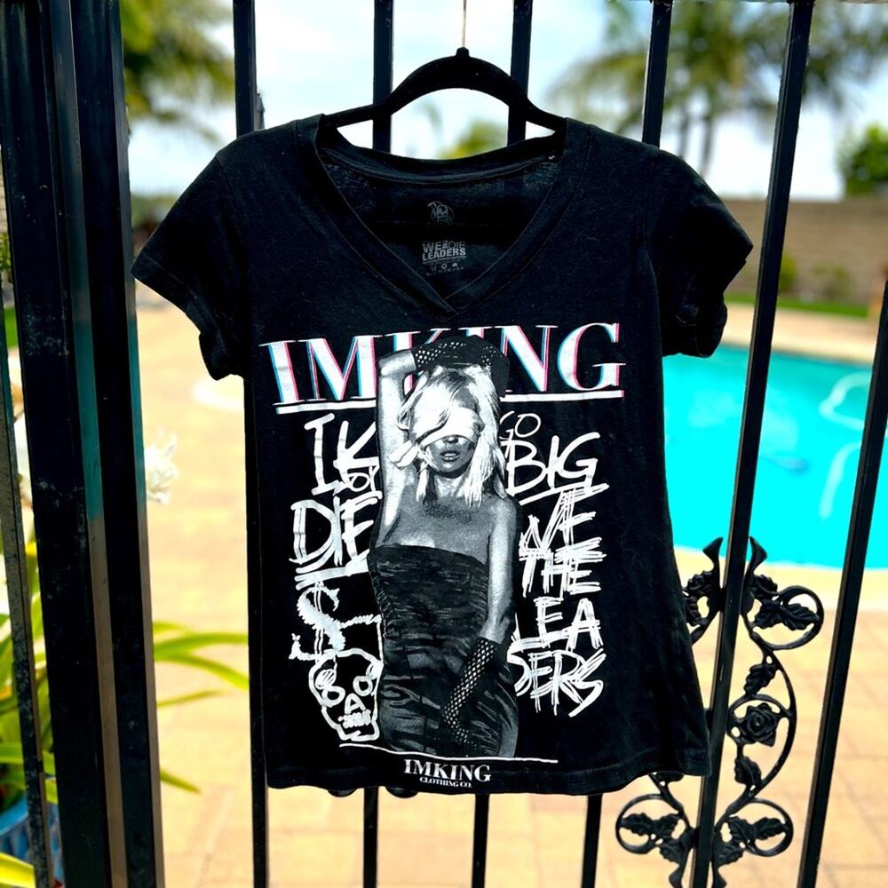 IMKING Edgy Woman with Blindfold Women’s V-Neck Tee